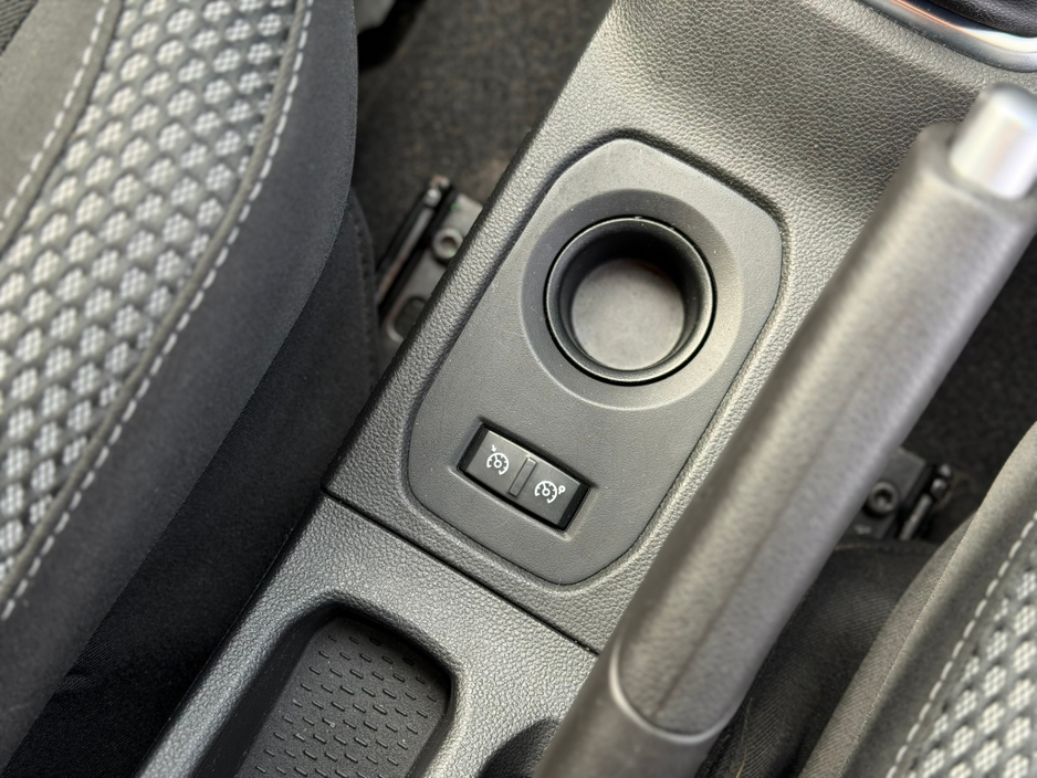 2019 Dacia Duster - image 15