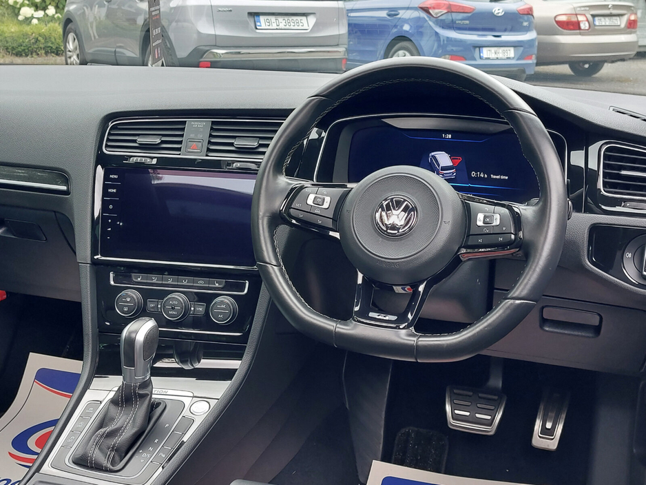 2017 Volkswagen Golf  €30,995