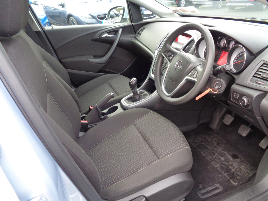 2016 Opel Astra - image 5