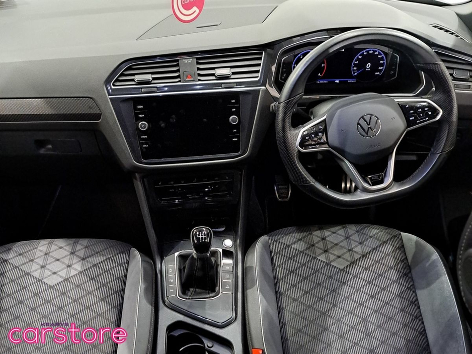 2023 Volkswagen Tiguan - image 11