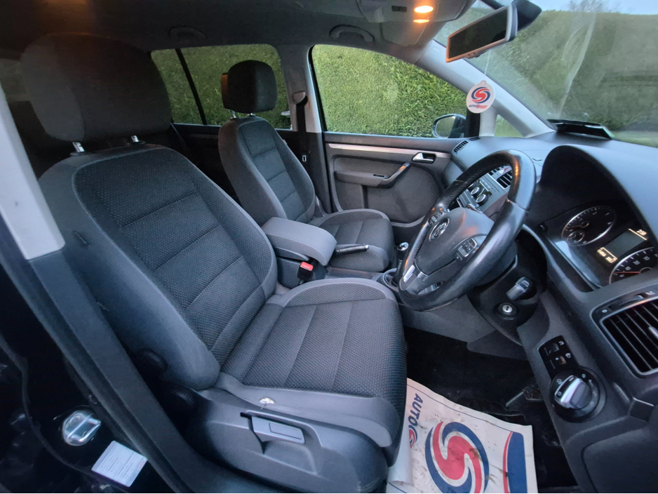 2013 Volkswagen Touran - image 8