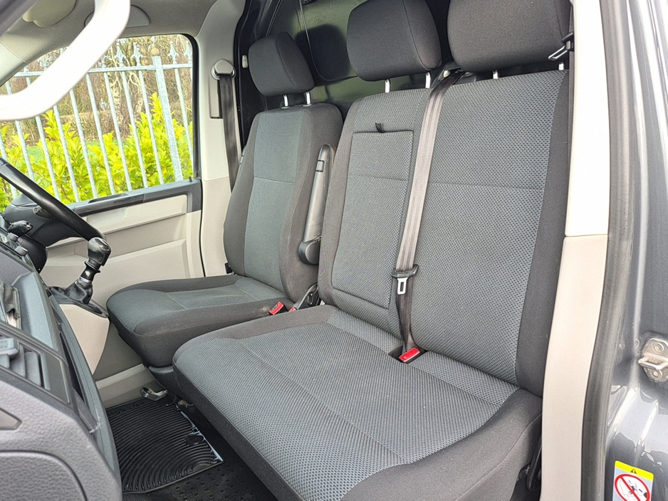 2017 Volkswagen Transporter - image 17