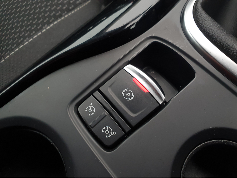 2017 Renault Kadjar DYNAMIQUE NAV 1.5 DCI 110BHP NCT 03/28 FINANCE AVAILABLE @ €49 PER WEEK TOUCH SCREEN MEDIA/ SAT NAV/ BLUETOOTH/ PARKING SENSORS/ ELECTRONIC HANDBRAKE/ HISTORY CHECKED €10,900