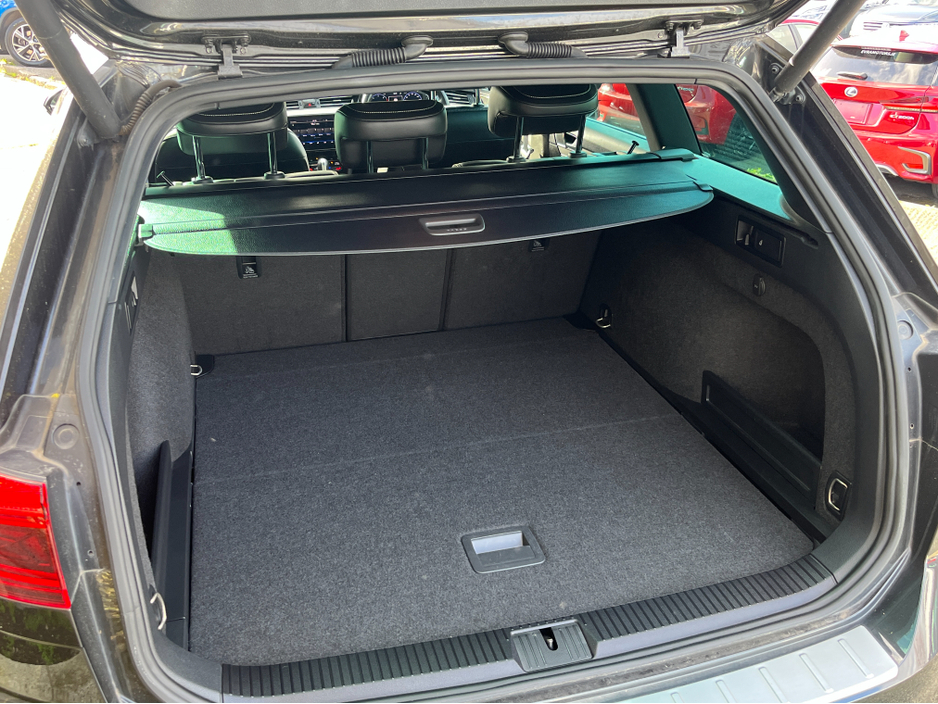 2021 Volkswagen Passat - image 8