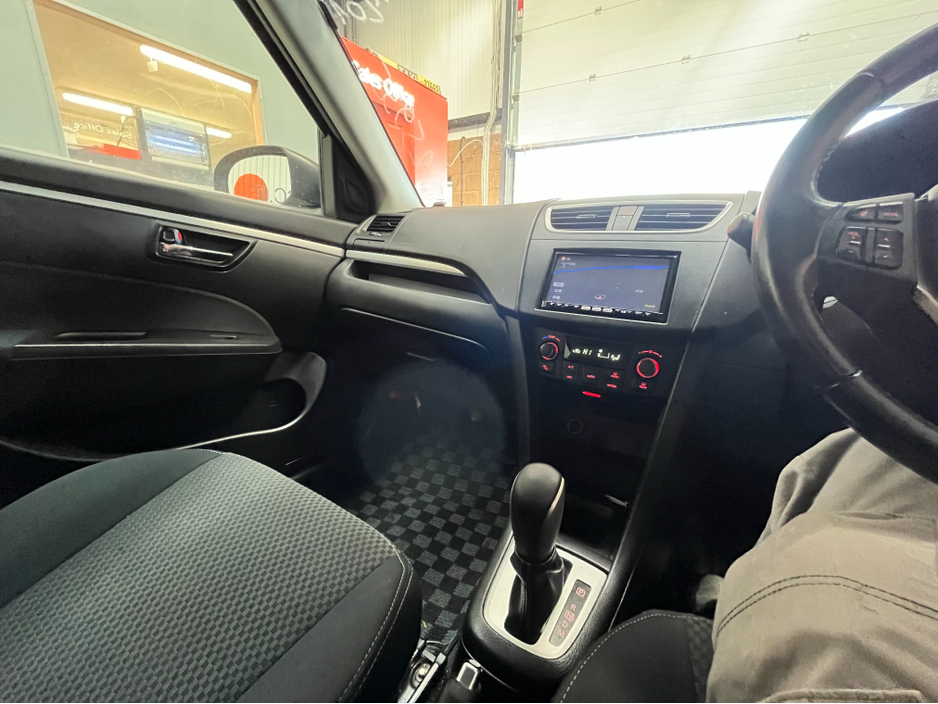 2014 Suzuki Swift - image 11