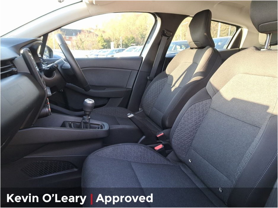 2022 Renault Clio - image 4