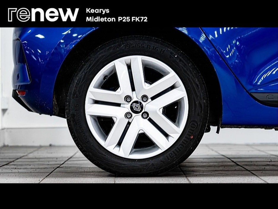 2025 Renault Clio - image 9