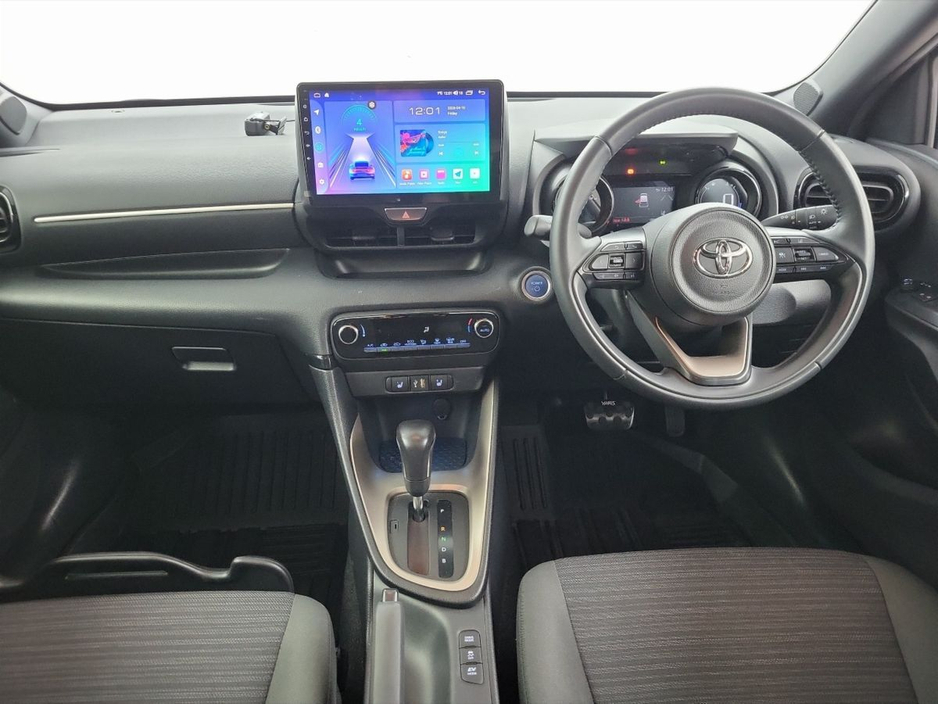 2021 Toyota Yaris - image 3