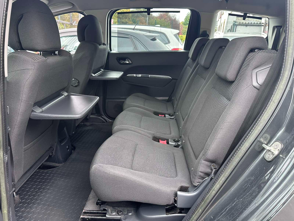 2012 Peugeot 5008 1.6 HDI ACTIVE 112BHP 5DR €3,950