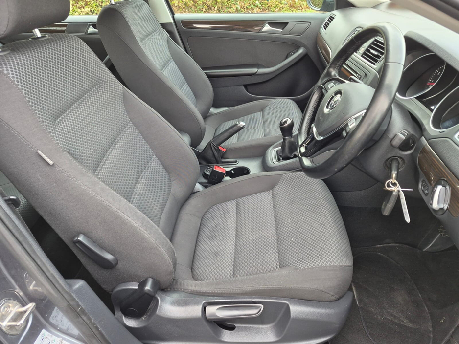 2015 Volkswagen Jetta - image 12