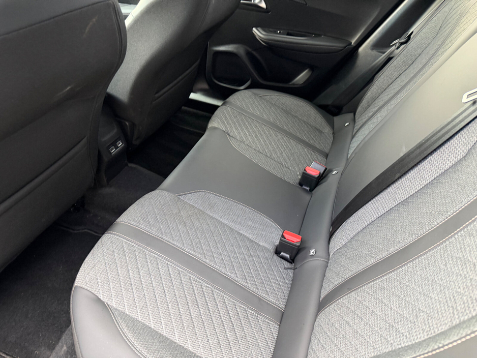 2024 Peugeot 2008 - image 6