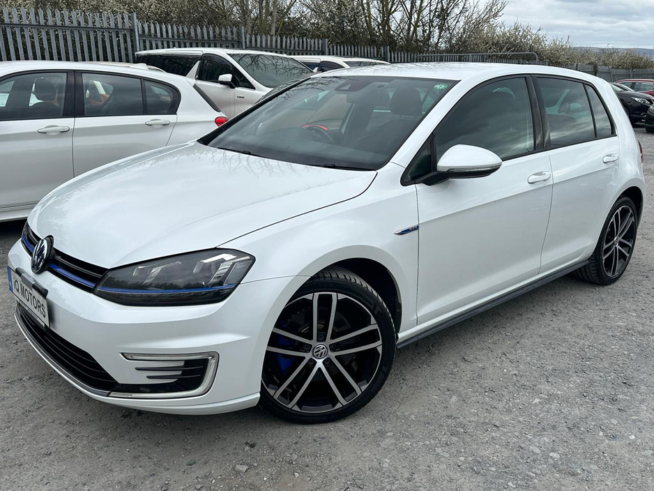 2015 Volkswagen Golf - image 3