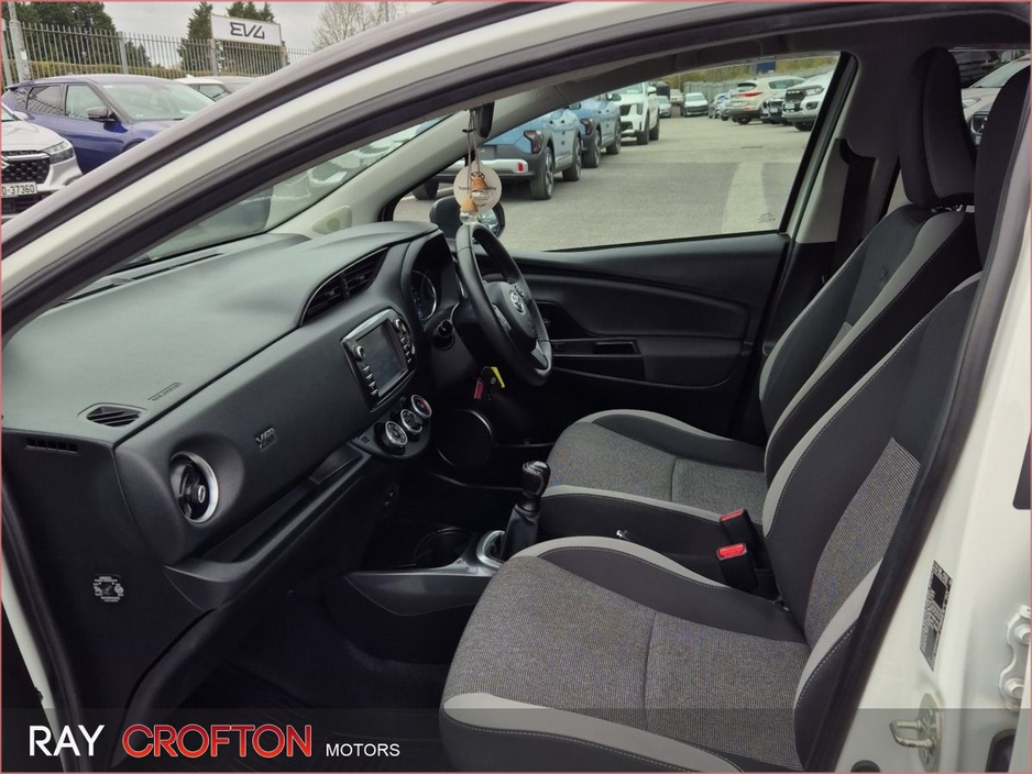 2019 Toyota Yaris - image 6