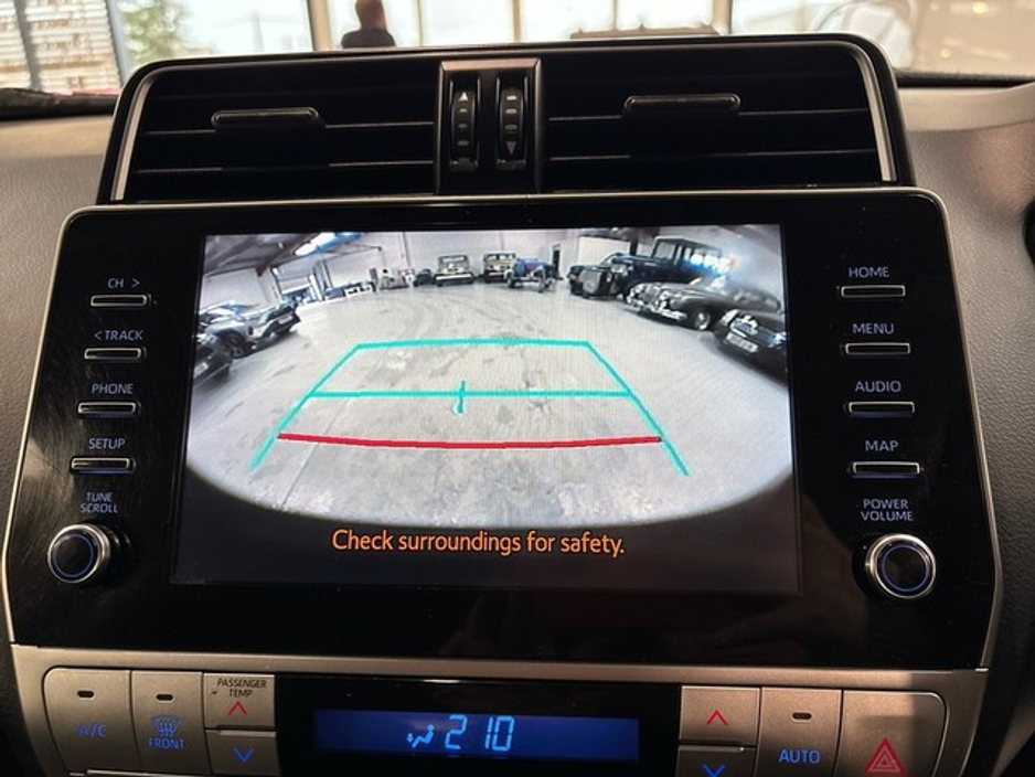 2022 Toyota Landcruiser - image 15