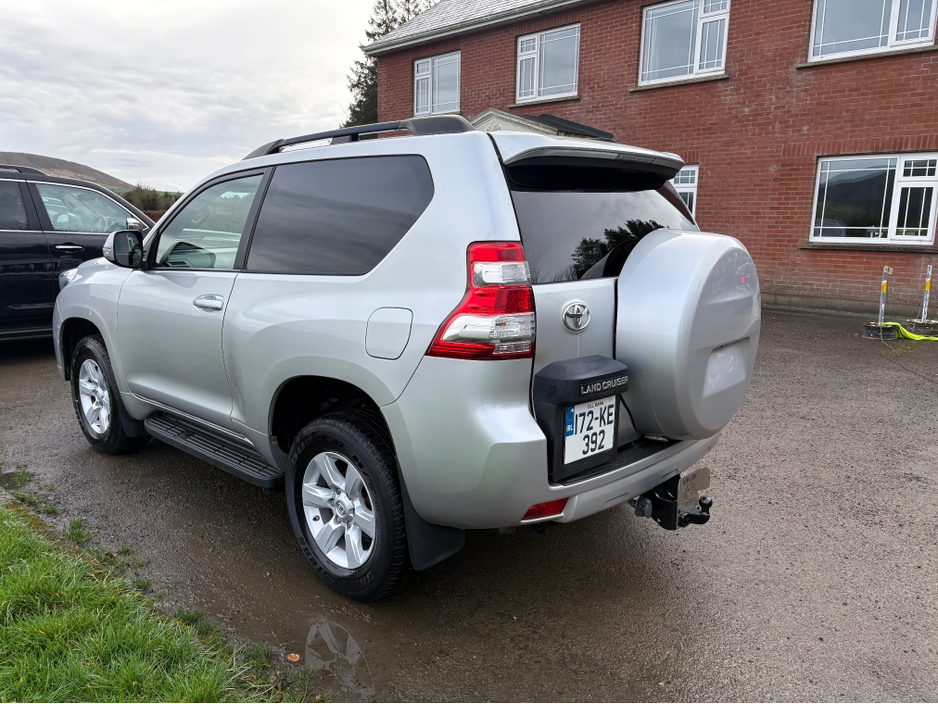 2017 Toyota Landcruiser - image 7