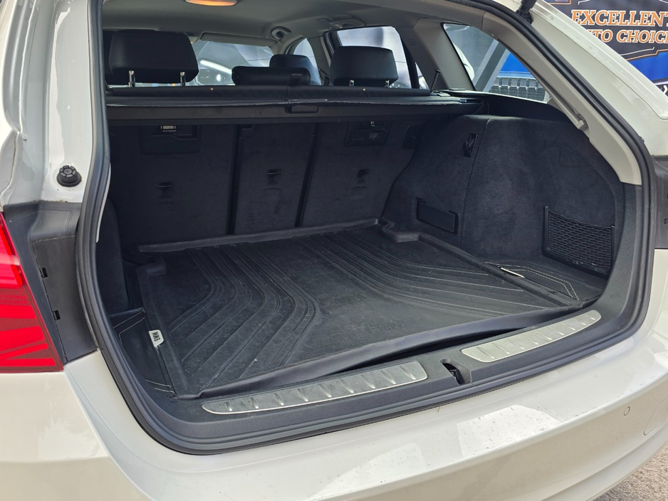 2017 BMW 3 Series - image 16