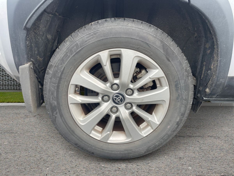 2023 Toyota Yaris Cross - image 8