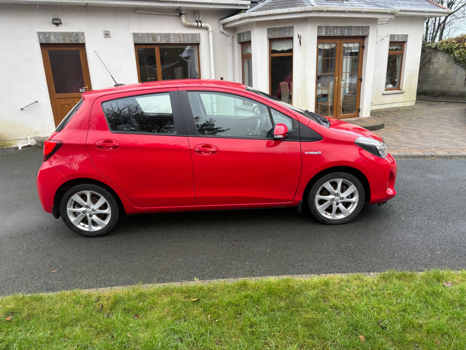 2015 Toyota Yaris HYBRID EXCEL CVT €12,995