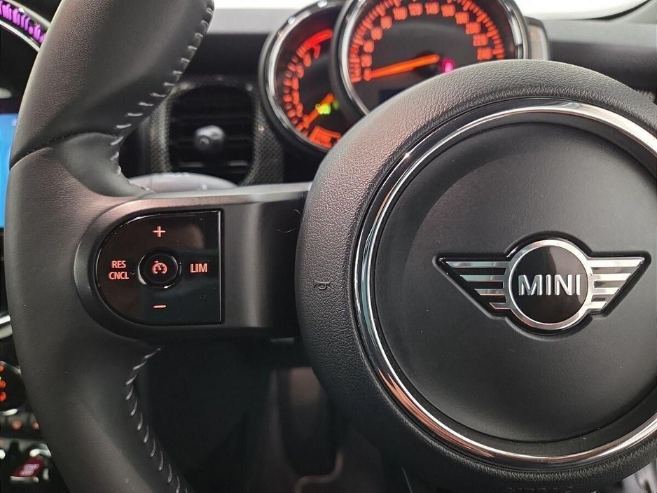 2023 MINI Hatch - image 17