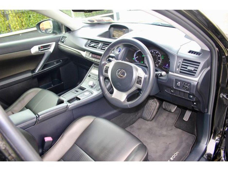 2013 Lexus CT 200 h - image 8