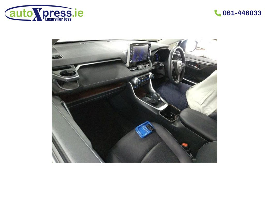 2022 Toyota Rav4 - image 2