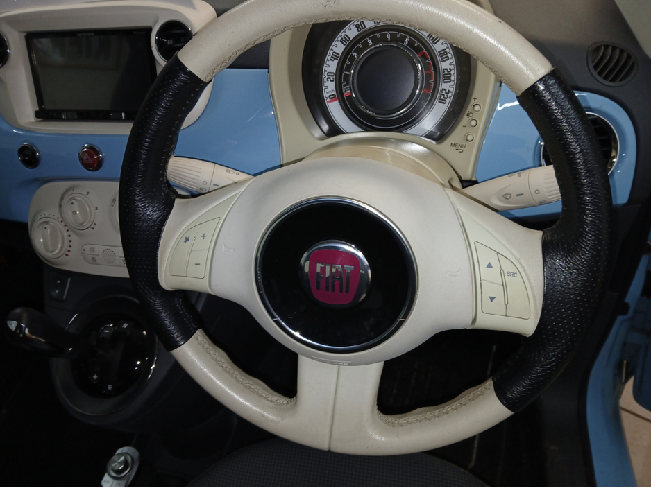 2015 Fiat 500 - image 9