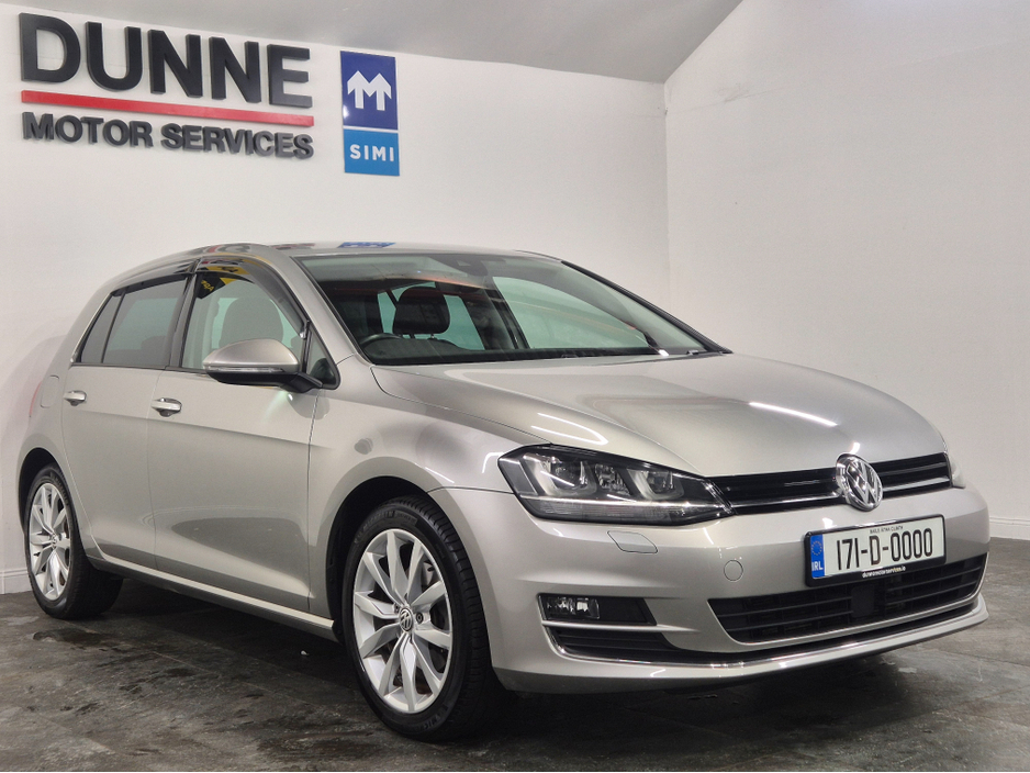 2017 Volkswagen Golf **HIGHLINE**ONLY 63000KMS**ALCANTARA SEATS*17" ALLOYS**BLIND SPOT WARNING**LANE ASSIST**KEYLESS ENTRY AND START**ADAPTIVE CRUISE CONTROL**DUAL ZONE CLIMATE CONTROL*REVERSE CAMERA*BLUETOOTH STREAMI €16,949