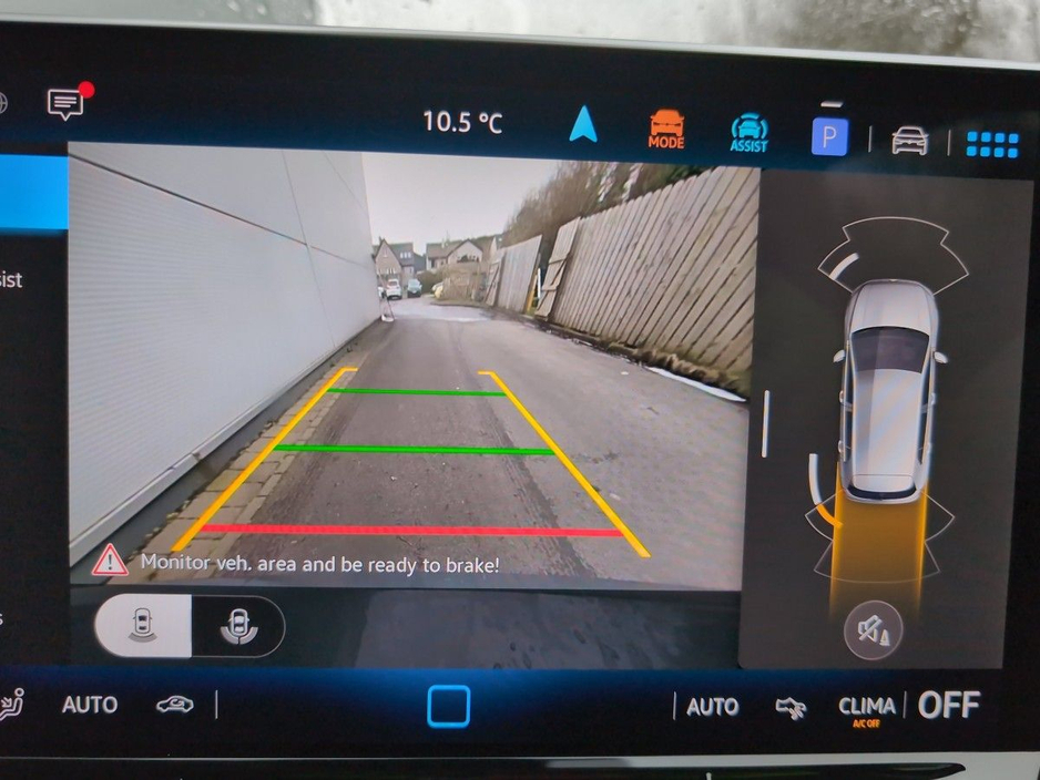 2025 Volkswagen Golf - image 9