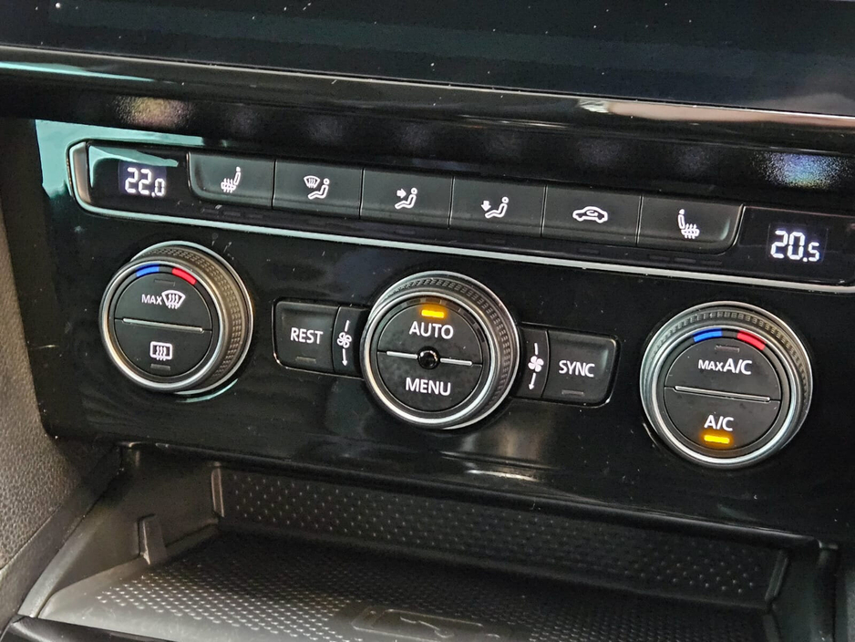 2020 Volkswagen Passat - image 13