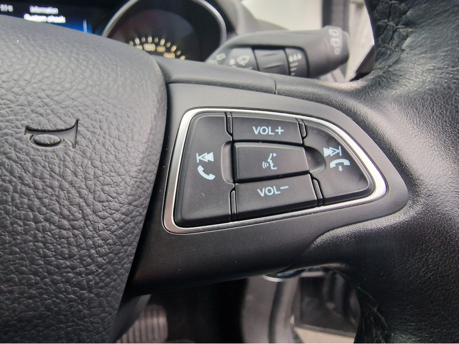 2017 Ford Focus - image 14