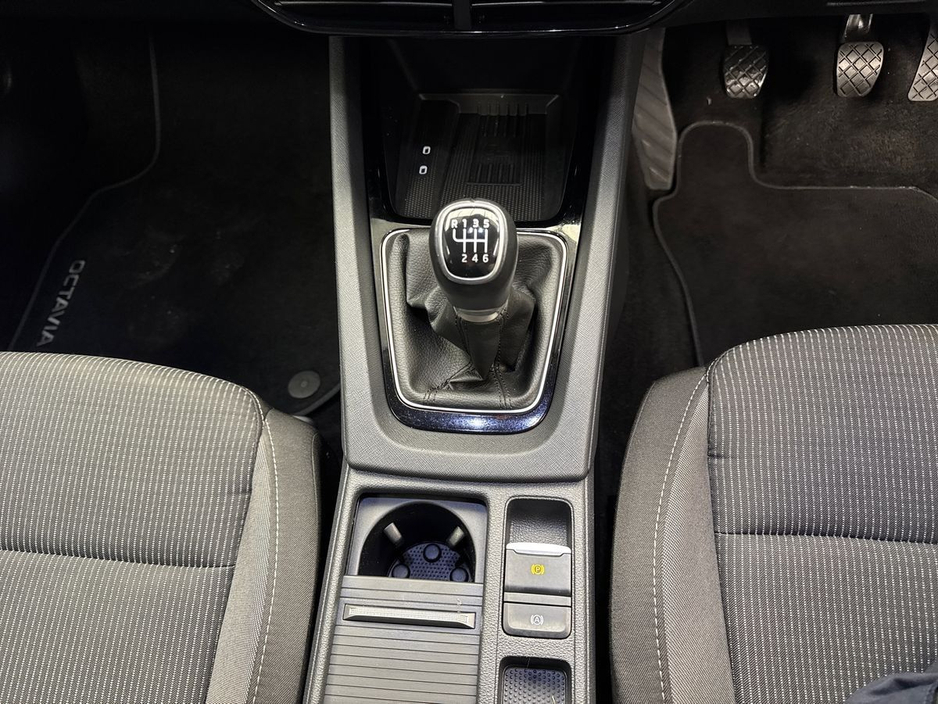 2025 Skoda Octavia - image 16