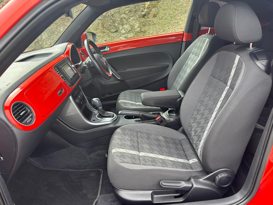 2018 Volkswagen Beetle - image 10