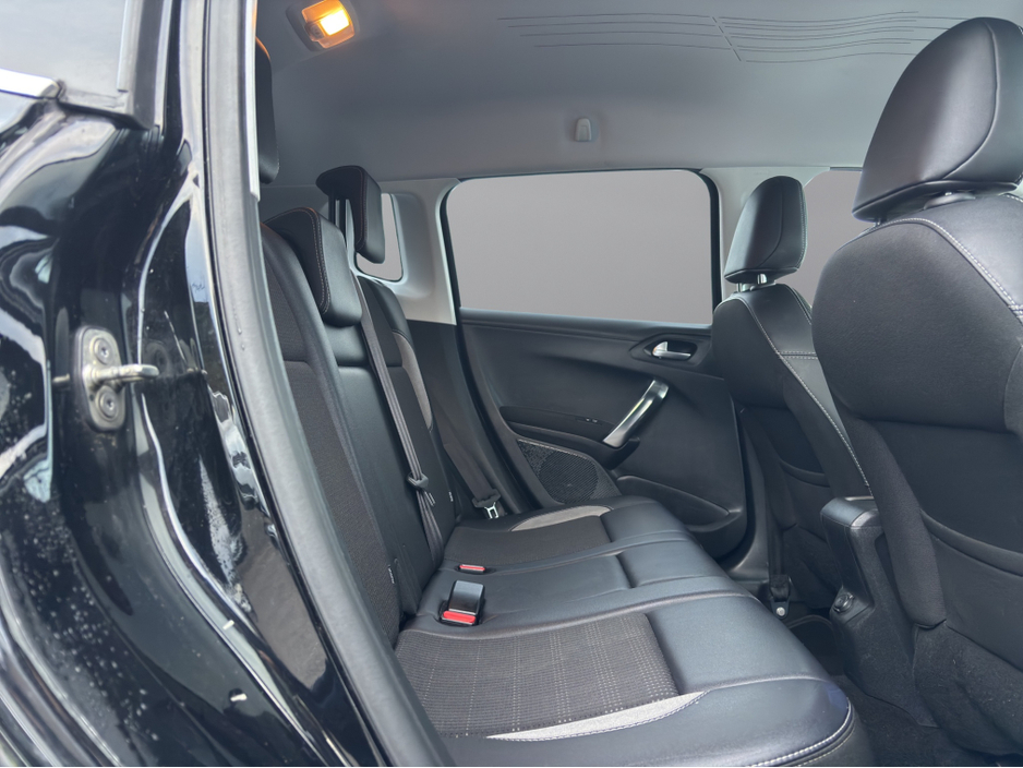 2017 Peugeot 2008 - image 11