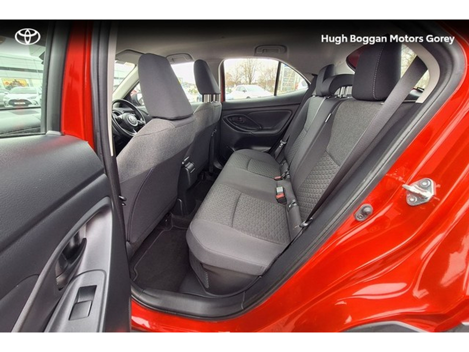 2023 Toyota Yaris Cross - image 7