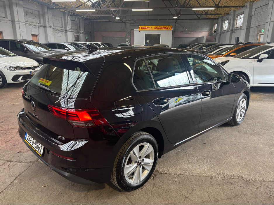 2023 Volkswagen Golf - image 5