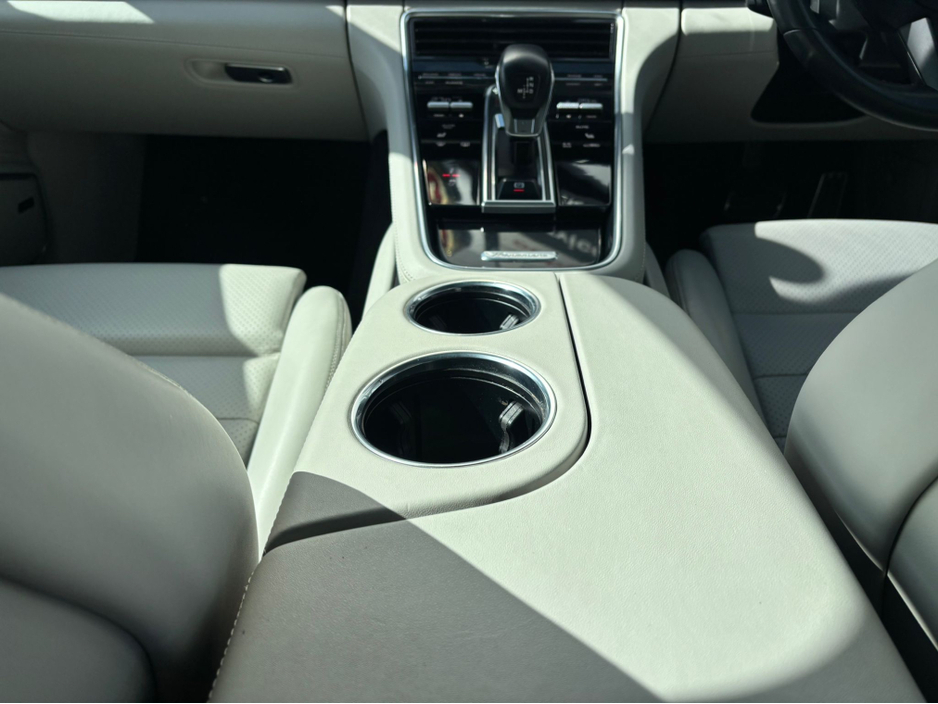 2023 Porsche Panamera - image 7