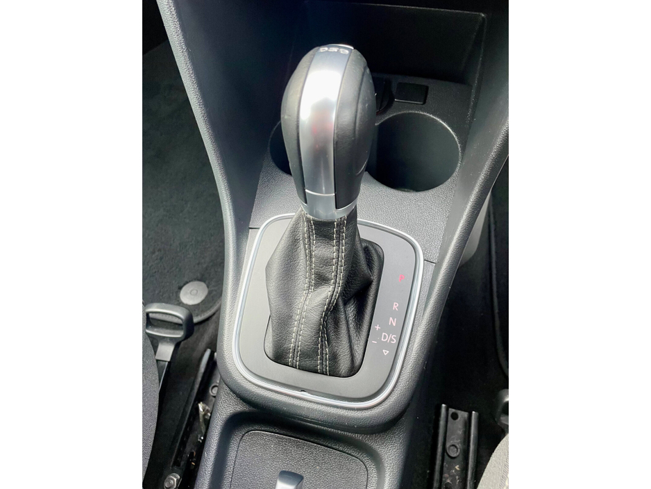 2015 Volkswagen Polo - image 31