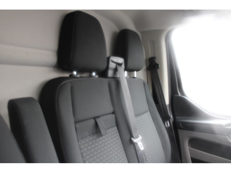 2021 Ford Transit Custom - image 13
