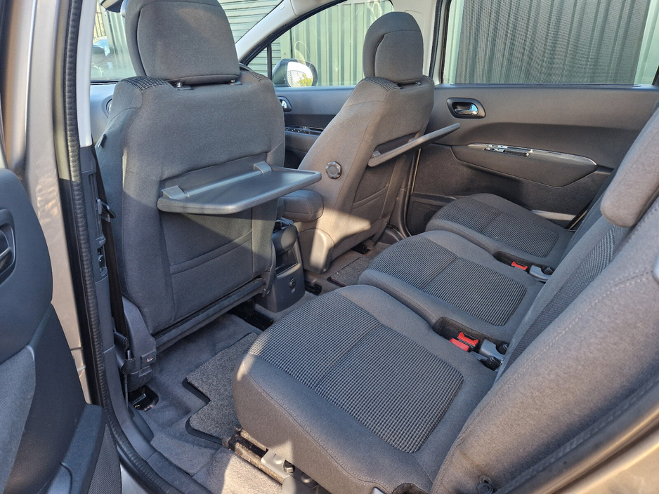 2016 Peugeot 5008 - image 17