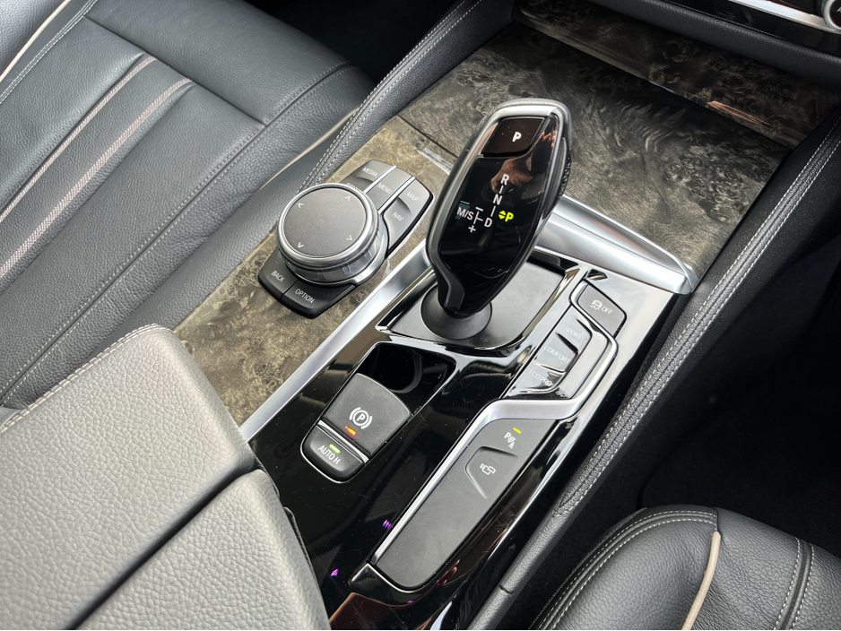 2018 BMW 5 Series - image 22