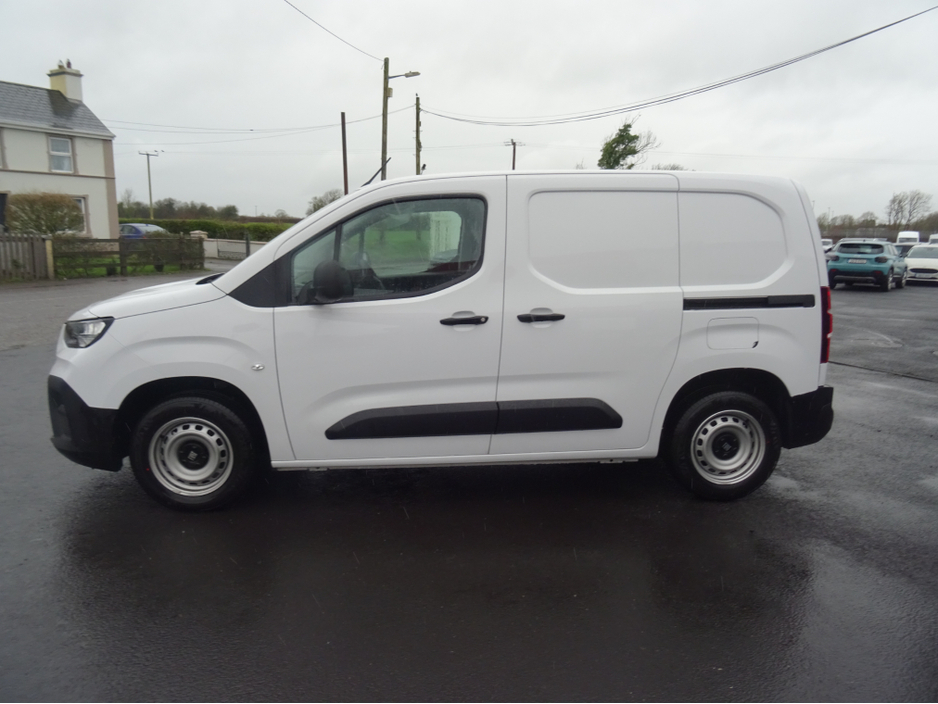 2026 Fiat Doblo - image 3