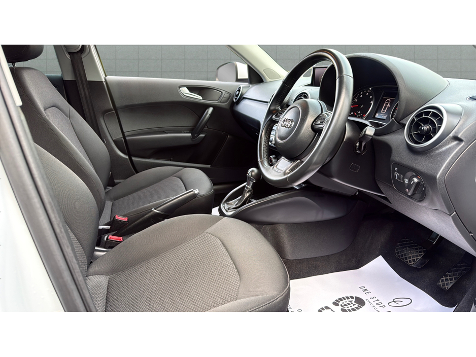 2016 Audi A1 - image 12