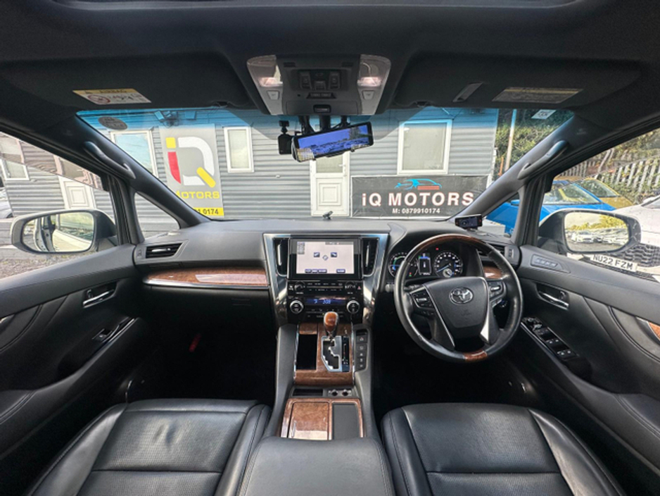 2015 Toyota Alphard - image 16