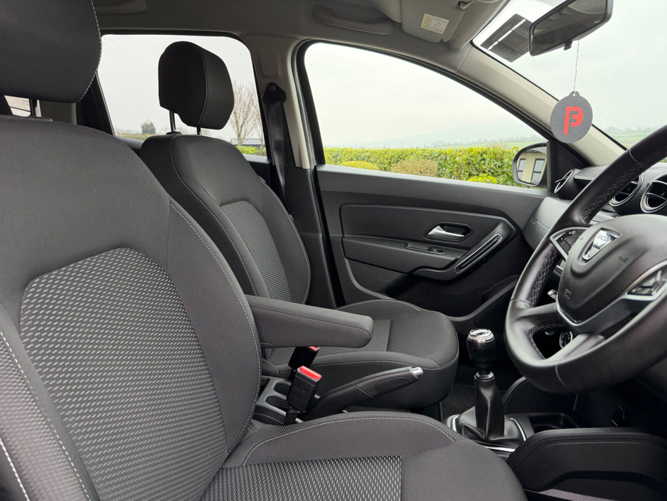 2019 Dacia Duster - image 12