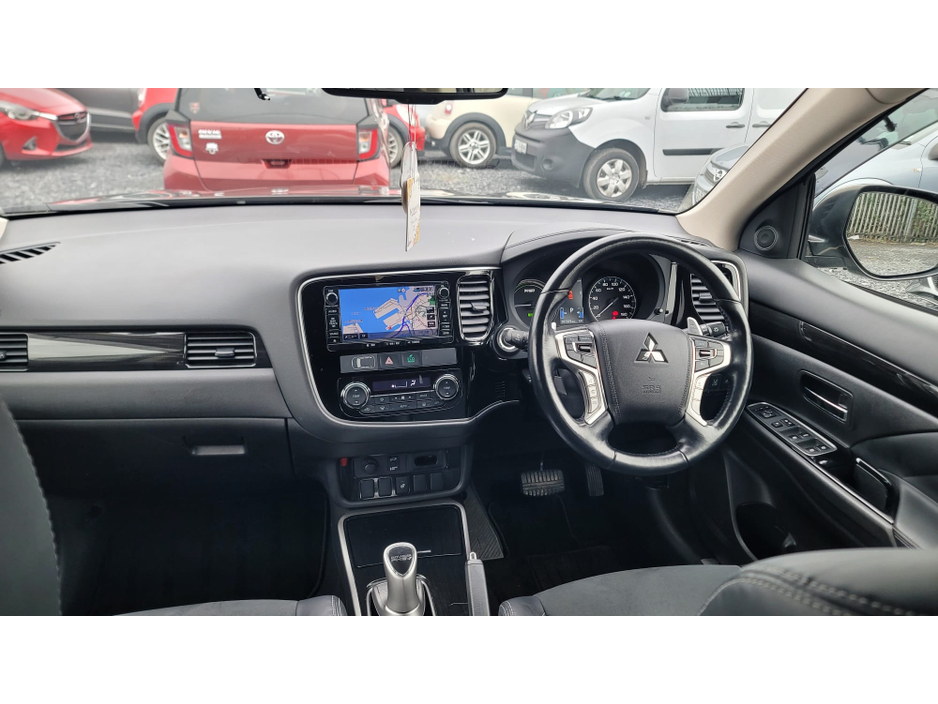 2017 Mitsubishi Outlander - image 16