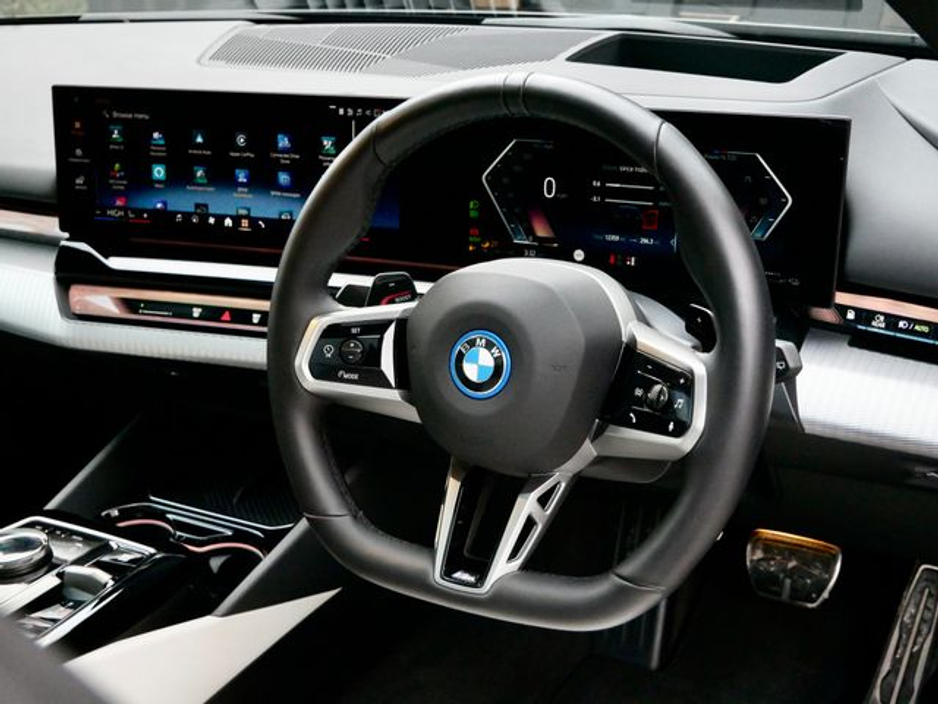 2025 BMW 5 Series - image 17