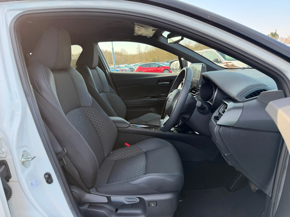 2023 Toyota C-HR - image 6