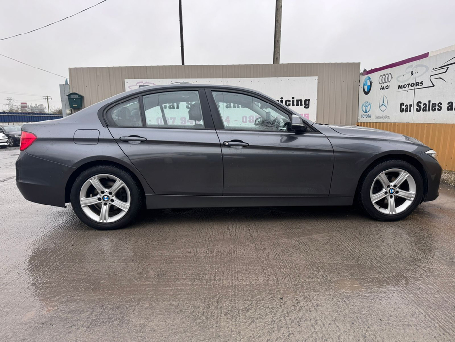 2012 BMW 3 Series - image 4