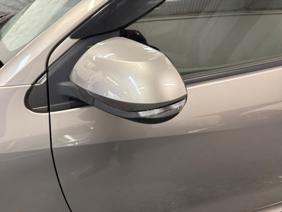 2020 Toyota Yaris - image 21