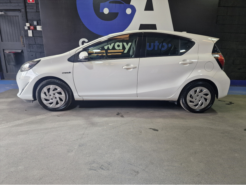 2018 Toyota Aqua - image 5